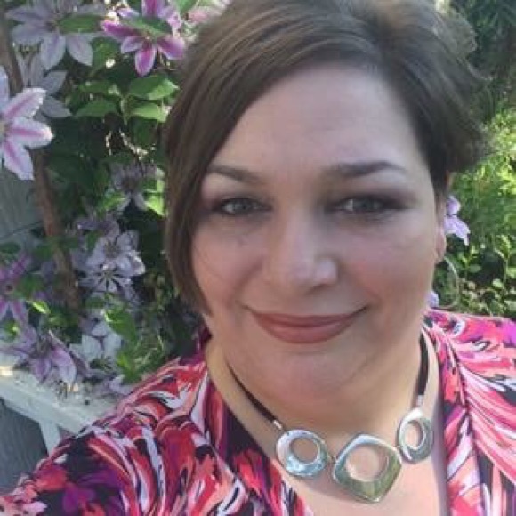 Meet your Posher, Elizabeth - Picture 1 of 4